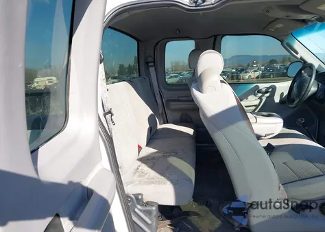 2002 Ford F-150 Lariat/Xl/Xlt z USA, uszkodzony, nr VIN 2FTRX18W62CA82510